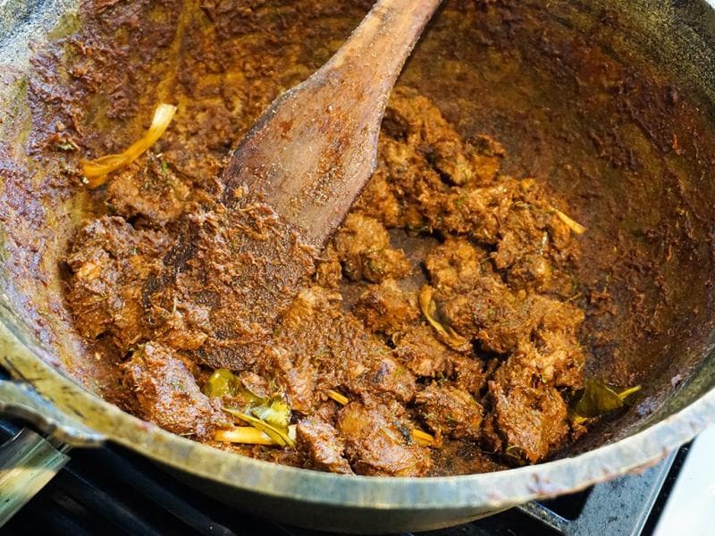 Tips memasak rendang agar dagingnya empuk. (Butterkicap)