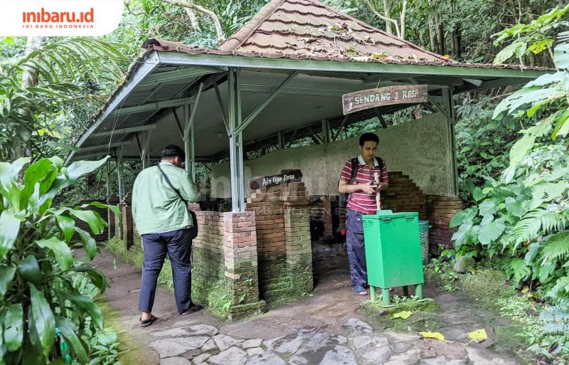 Lokasi sendang air tiga rasa di kompleks makam Syech Sadzali Rejenu Japan Kudus. (Inibaru.id/ Hasyim Asnawi)