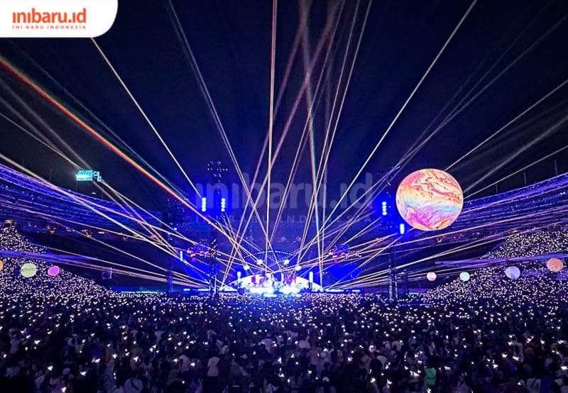 Konser Coldplay di Jakarta berlangsung meriah. (Inibaru.id/ Arie Widodo)