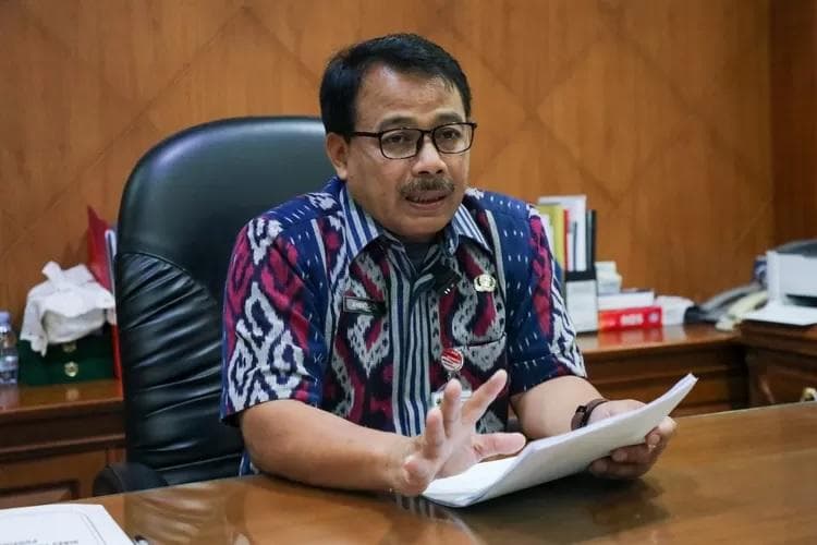 Kepala Dinas Tenaga Kerja dan Transmigrasi Provinsi Jawa Tengah, Ahmad Azis mengingatkan kepada seluruh gubernur untuk menaikkan UMP di setiap provinsinya, maksimal pada Selasa 21 November 2023. (Jatengprov)