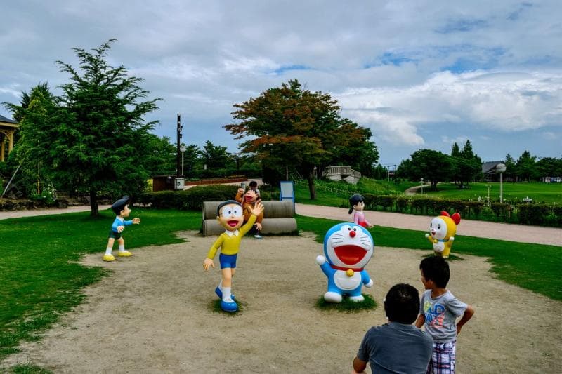 Pipa di lapangan Doraemon bisa kamu temui di sebuah taman yang ada di Kota Takaoka, Jepang. (Flickr/Jura Tone)