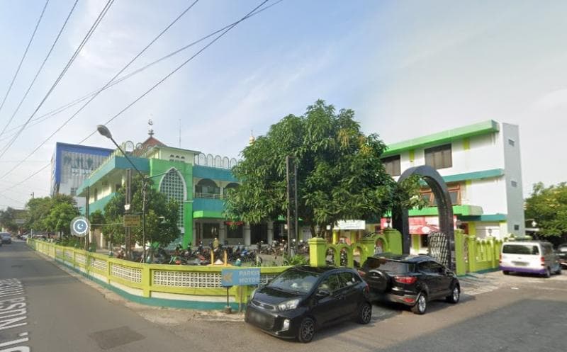 Masjid Nurul Ashri Deresan ada di kawasan permukiman padat penduduk di Sleman, DIY. (Google Street View)