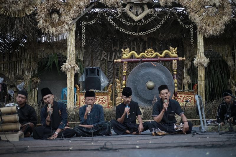 Anggota komunitas Pondok Tani Bendo Agung tampil di event kebudayaan di Magelang. (Dok Pondok Tani Bendo Agung)