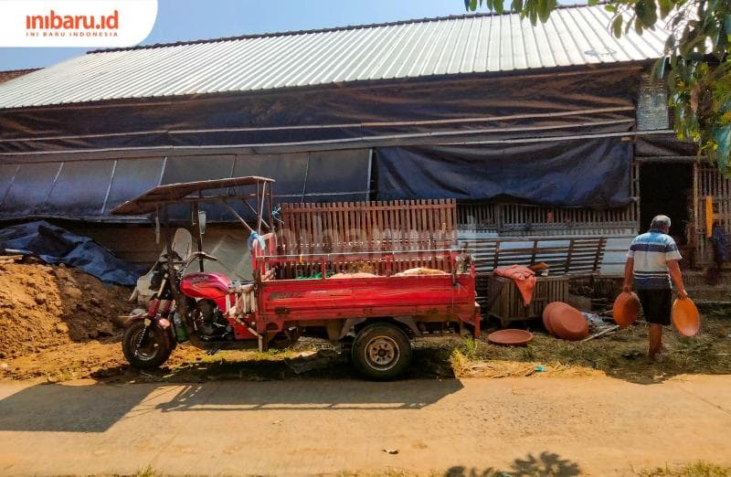 Proses pengiriman area yang diangkut menggunakan peti dari kayu supaya tidak mudah pecah. (Inibaru.id/&nbsp;Alfia Ainun Nikmah)