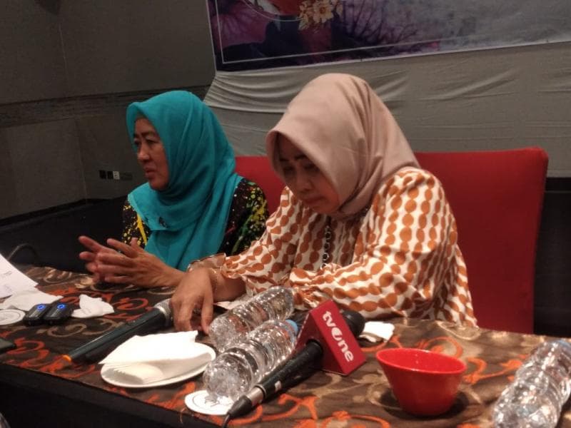 Nuzmatun Malina, ibu almarhumah Aulia Risma, mahasiswi Program Pendidikan Dokter Spesialis (PPDS) Anastesi Undip angkat bicara soal kematian anaknya akibat perundungan. (Inibaru.id/ Danny Adriadhi Utama).