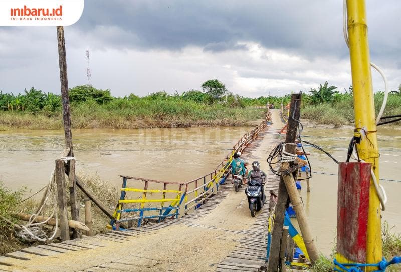 Untuk biaya operasional, pengendara yang melintas di Jembatan Setro Waru akan ditarik biaya Rp2.000 per kendaraan, tapi gratis untuk pelajar.&nbsp;(Inibaru.id/ Sekarwati)&nbsp;