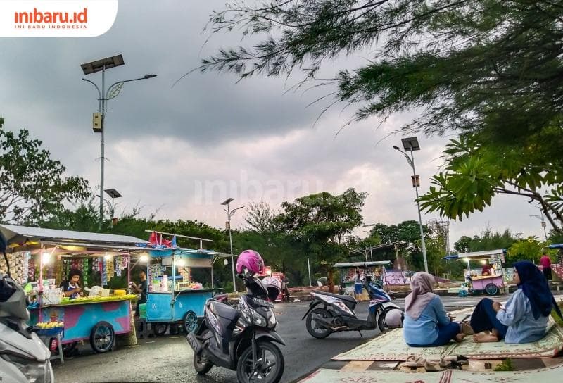 Taman Balai Jagong jadi comfort zone ala warga Kudus menikmati waktu sore. (Inibaru.id/ Sekarwati)