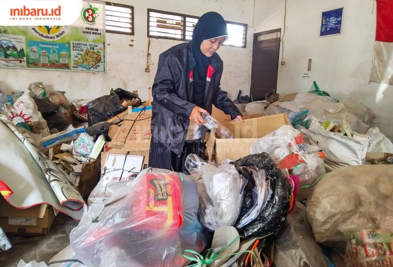 Bank Sampah Ganis Mulyo mampu menghasilkan uang dari pengelolaan limbah rumah tangga di Desa Gondangmanis, Kecamatan Bae, Kabupaten Kudus. (Inibaru.id/ Sekarwati)