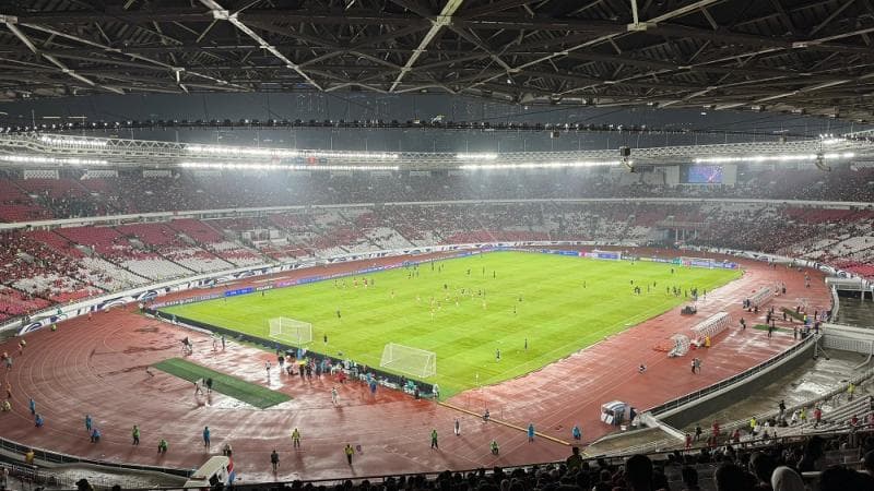 Pengalaman menonton Timnas Indonesia di GBK bikin candu banyak orang. (Inibaru.id/Arie Widodo)